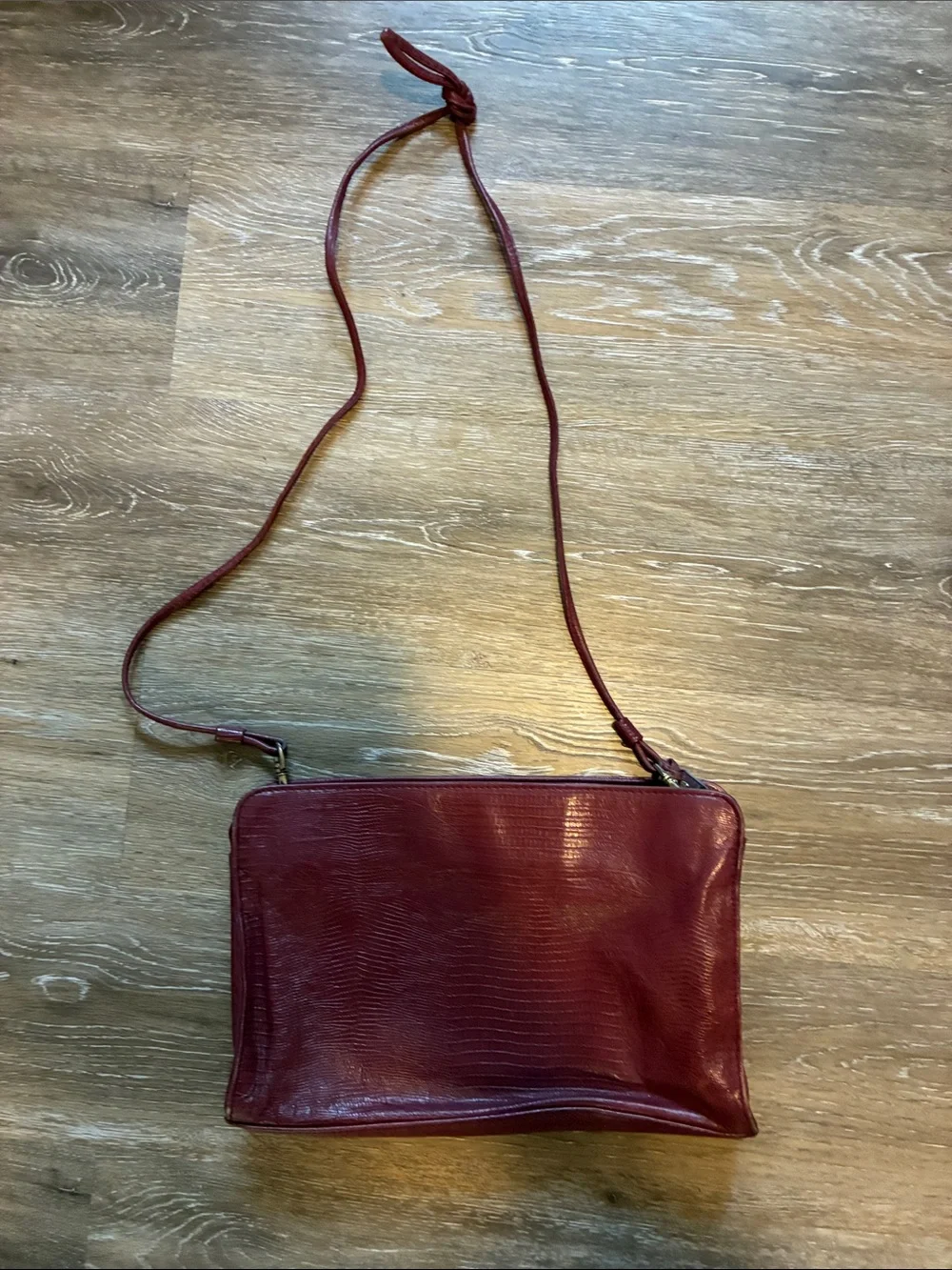 Women's Crossbody Bag in Burgundy
